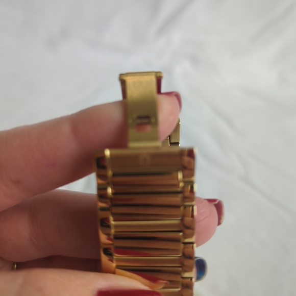 Bulova Futura MODERN Men's Watch MODEL 97D116 Gold Stainless Steel - Picture 5 of 12